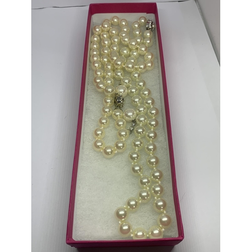 589 - TWO STRINGS OF LARGE PEARLS AND A PAIR OF MATCHING PEARL AND CLEAR STONE DROP EARRINGS