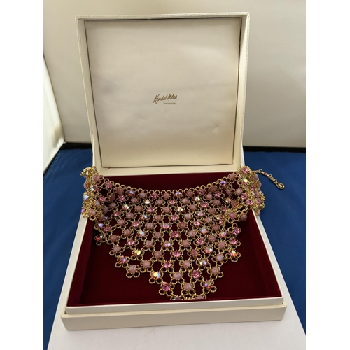 600 - A DECORATIVE BIB CHOKER NECKLACE WITH PINK STONES IN A PRESENTATION BOX