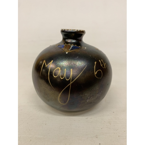 708 - AN ANITA HARRIS KING CHARLES TRIAL VASE 2023