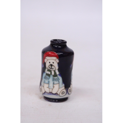 723 - A MINI MOORCROFT VASE ARTIC PARTY BEAR PATTERN - 5 CM