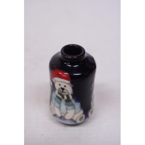 723 - A MINI MOORCROFT VASE ARTIC PARTY BEAR PATTERN - 5 CM