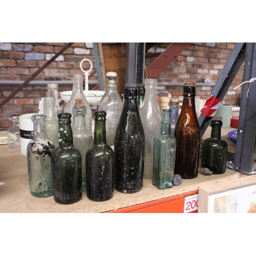 877 - AN ASSORTMENT OF VINTAGE GLASS BOTTLES