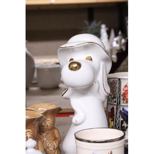 976 - A QUANTITY OF CERAMICS TO INCLUDE TOBY JUGS, JUGS, A 101 DALMATIONS PHOTO FRAME, ANIMAL FIGURES, ETC