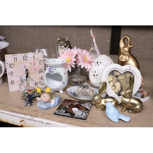 1029 - A QUANTITY OF ITEMS TO INCLUDE BRASS HARES, A GLASS PRISM, WAX MELTING POT, CLOCK, FIGURES, ETC