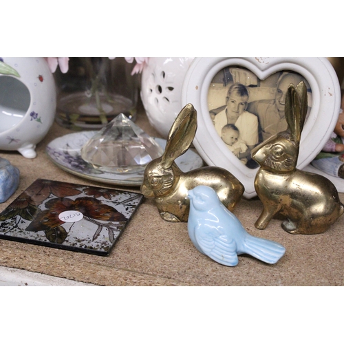 1029 - A QUANTITY OF ITEMS TO INCLUDE BRASS HARES, A GLASS PRISM, WAX MELTING POT, CLOCK, FIGURES, ETC