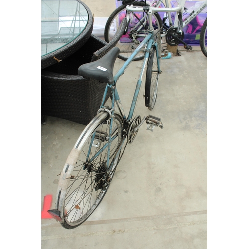 1694 - A VINTAGE CARLTON CONTINENTAL GENTS ROAD BIKE WITH 14 SPEED GEAR SYSTEM