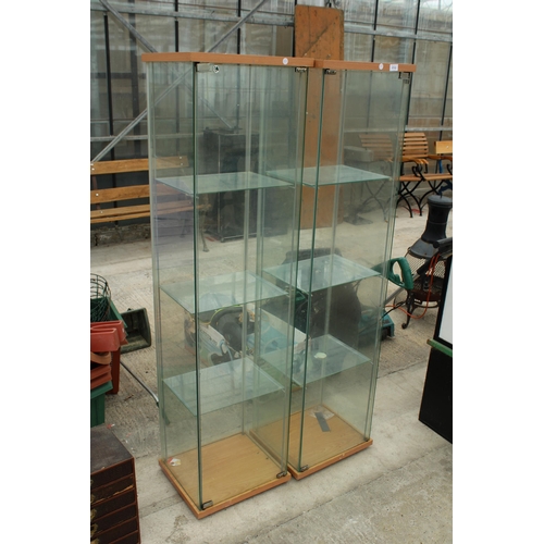 1713 - A PAIR OF GLASS DISPLAY CABINETS