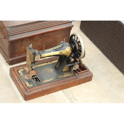 1796 - A VINTAGE SINGER SEWING MACHINE WITH WOODEN CARRY CASE