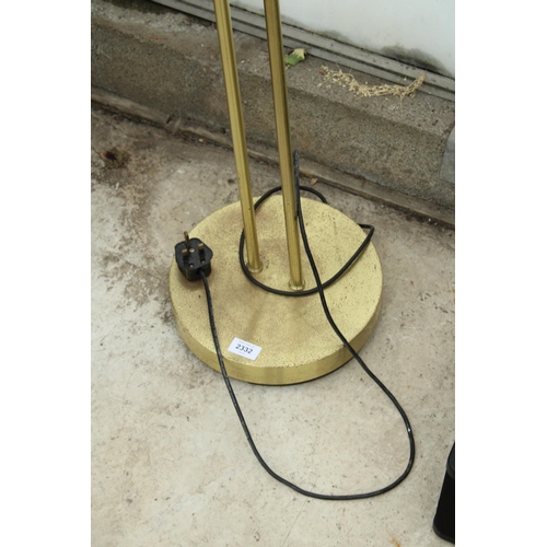 2332 - A FLOOR LAMP WITH ADJUSTABLE READING LIGHT