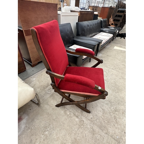 2548 - AN EDWARDIAN BEECH FRAMED AND UPHOLSTERED CAMPAIGN CHAIR