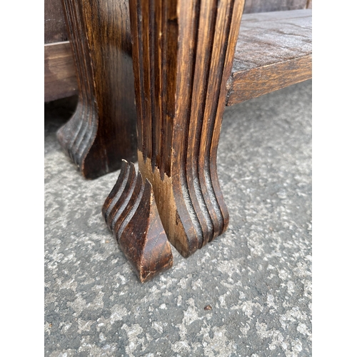 2577 - A MID 20TH CENTURY OAK OVAL GATE-LEG TABLE