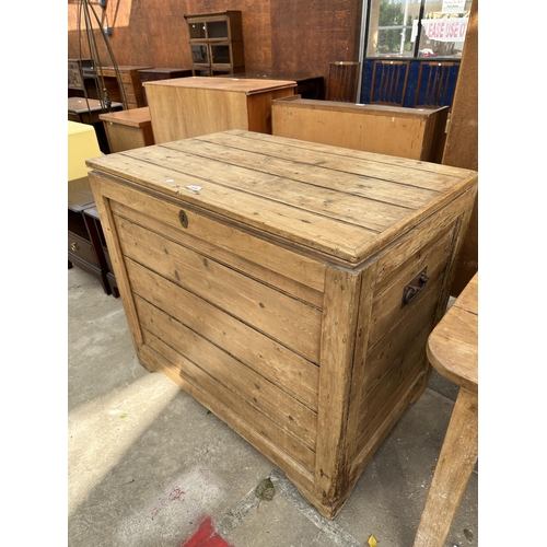 2594 - A VICTORIAN PINE BLANKET/STORAGE CHEST, 39