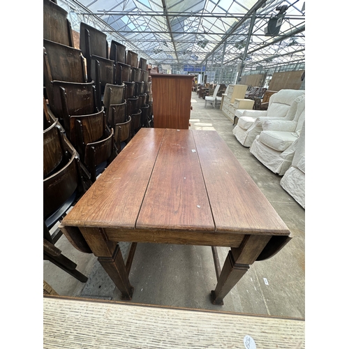 2613 - A MID 20TH CENTURY OAK DROP-LEAF TABLE