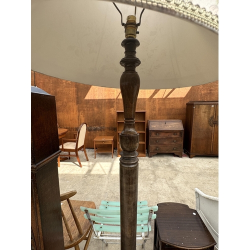 2616 - A MID 20TH CENTURY STANDARD LAMP WITH TURNED COLUMN AND SHADE