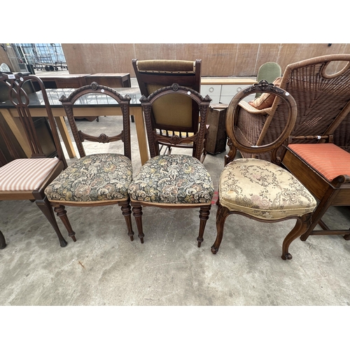 2640 - A PAIR OF VICTORIAN MAHOGANY PARLOUR CHAIRS AND A SIMILAR CHAIR WITH OVAL BACK