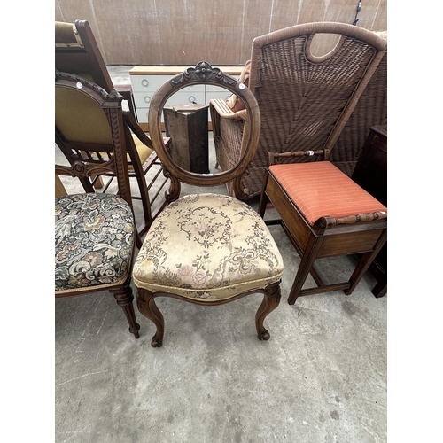 2640 - A PAIR OF VICTORIAN MAHOGANY PARLOUR CHAIRS AND A SIMILAR CHAIR WITH OVAL BACK