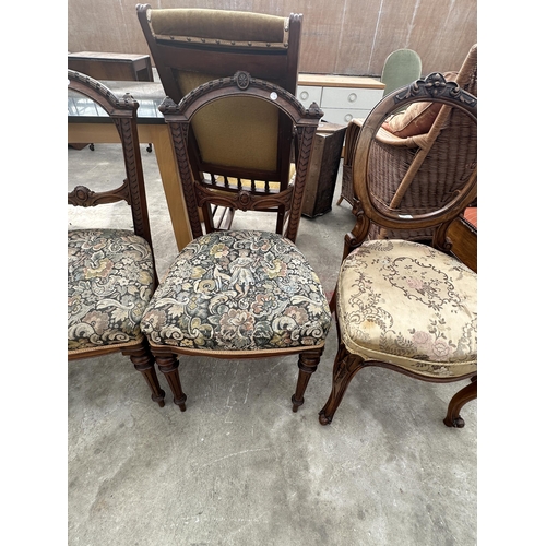 2640 - A PAIR OF VICTORIAN MAHOGANY PARLOUR CHAIRS AND A SIMILAR CHAIR WITH OVAL BACK