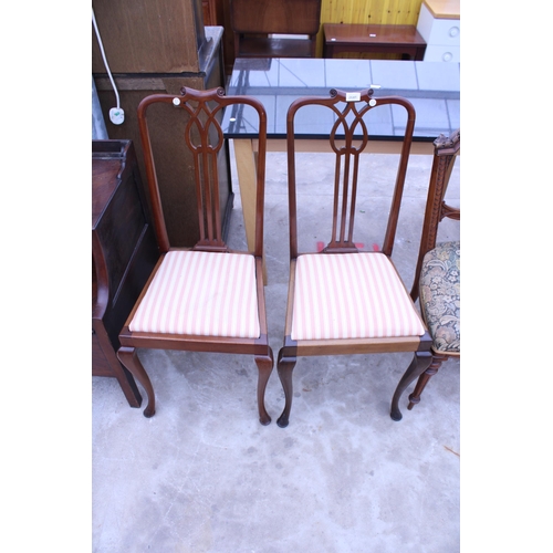 2641 - A PAIR OF EDWARDIAN MAHOGANY PARLOUR CHAIRS ON CABRIOLE FRONT LEGS