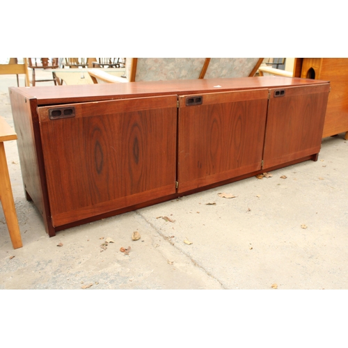 2650 - A RETRO HARDWOOD SIDEBOARD DESIGNED BY IB.KOFOD LARSEN, FAARUP FURNITURE FACTORY ENCLOSING THREE CUP... 