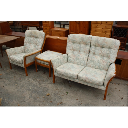 2659 - AN ERCOL STYLE ELM FRAMED LOUNGE SUITE COMPRISING TWO SEATER SETTEE, FIRESIDE CHAIR AND A STOOL