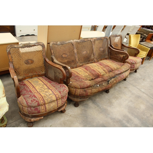 2680 - AN EARLY 20TH CENTURY THREE PIECE BERGERE SUITE