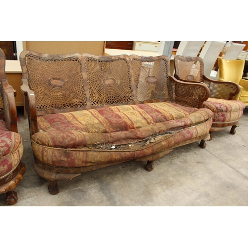 2680 - AN EARLY 20TH CENTURY THREE PIECE BERGERE SUITE