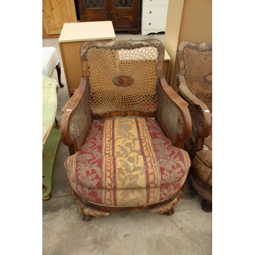 2680 - AN EARLY 20TH CENTURY THREE PIECE BERGERE SUITE