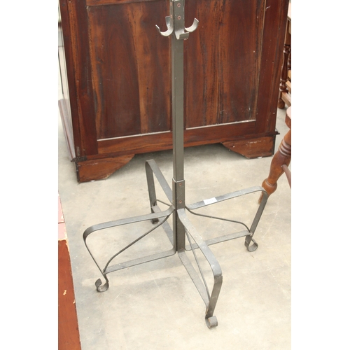 2711 - A FREE STANDING METALWARE COAT/HAT STAND