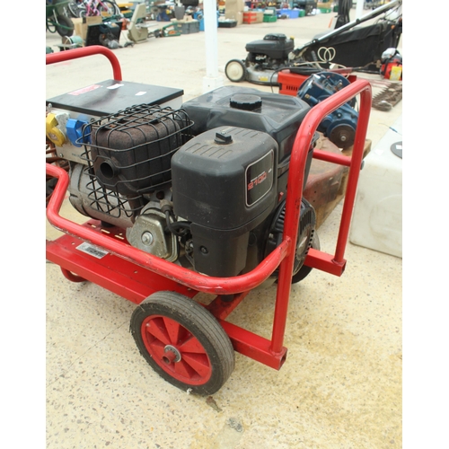 17 - ZANARDI WELDER GENERATOR WITH A BRIGGS & STRATTON ENGINE IN WORKING ORDER NO VAT