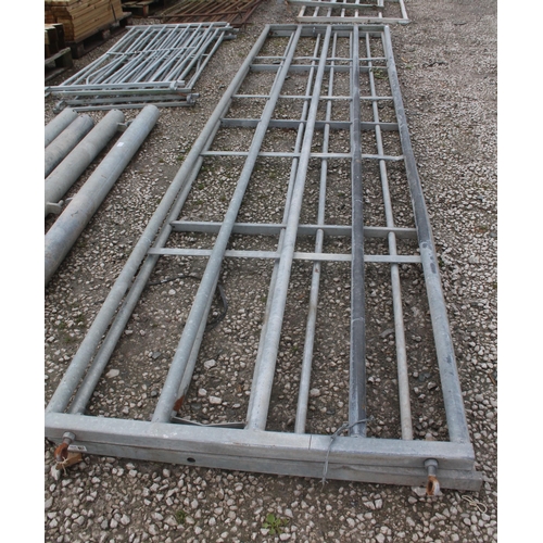 1034 - 2 GATES 15 FT  + VAT