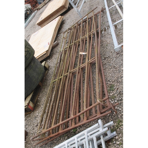 1035 - 4 HURDLES 8 FT + VAT