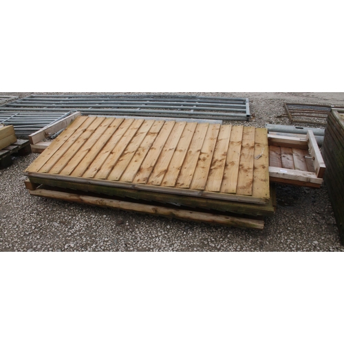 1053 - CLOSE BOARD PANELS OF MIXED SIZES  + VAT