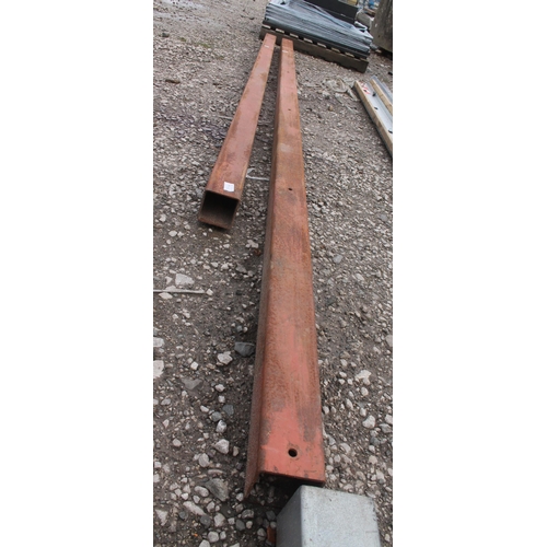 1064 - 2 GATE POSTS 1 X 10'4