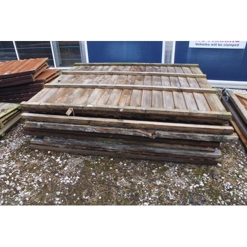 1126 - 10 FENCE PANELS  NO VAT