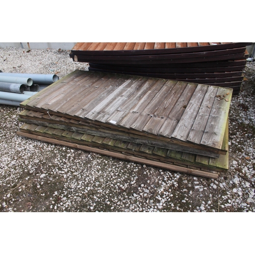 1127 - 5 FENCE PANELS  NO VAT