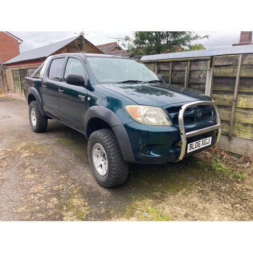 180 - TOYOTA HILUX D-4D BL06XGJ 224000 MILES MOT 19/10 SAME OWNER FOR 7 YEARS NEW FRONT BRAKES ,ENGINE SUM... 