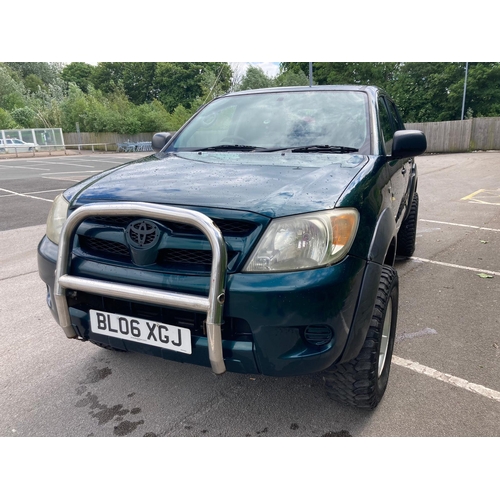 180 - TOYOTA HILUX D-4D BL06XGJ 224000 MILES MOT 19/10 SAME OWNER FOR 7 YEARS NEW FRONT BRAKES ,ENGINE SUM... 