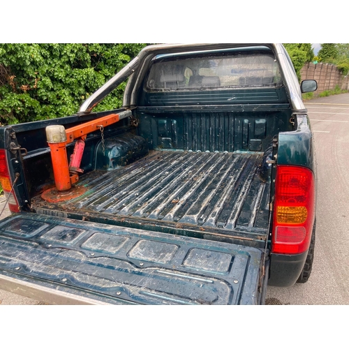 180 - TOYOTA HILUX D-4D BL06XGJ 224000 MILES MOT 19/10 SAME OWNER FOR 7 YEARS NEW FRONT BRAKES ,ENGINE SUM... 