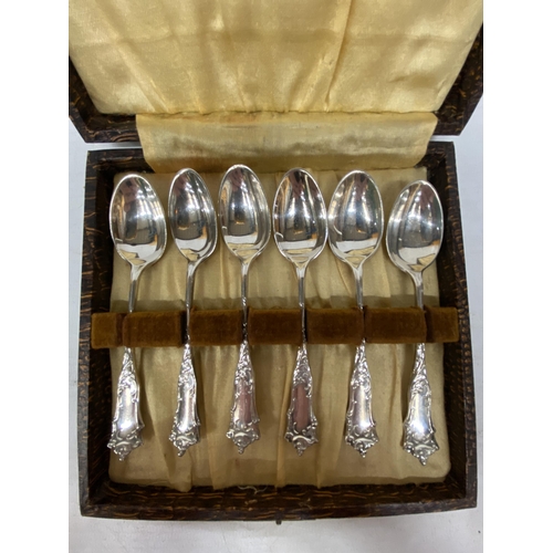 13 - A SET OF JOHN ROUND SHEFFIELD BOXED TEASPOONS CIRCA 1934