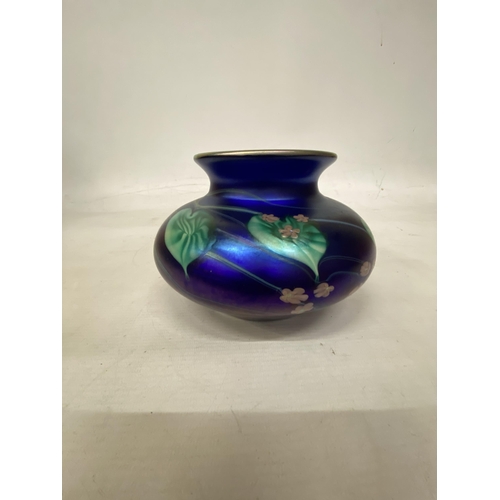 19 - AN OKRA GLASS IRIDESCDENT SQUAT VASE WE BELIEVE TO BE BY RICHARD GOLDING - 13 CM