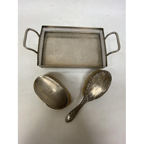 23 - A PAIR OF HALLMARKED SILVER CHESTER AND BIRMINGHAM BRUSHES ON A SILVERPLATE TRAY