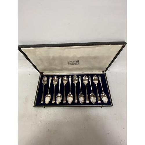 54 - A SET OF TWELVE HALLMARKED LONDON 1937 RATTAIL SPOONS BY GOLDSMITHS AND SILVERSMITHS COMPANY LTD IN ... 