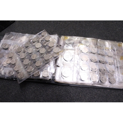 361 - 41.	A COIN BINDER HOUSING A LARGE QUANTITY OF MODERN UK COINAGE TO INCLUDE : 165 X 10P , 109 X 5P , ... 