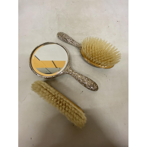 83 - A HALLMARKED BIRMINGHAM BROADWAY AND CO SILVER HAIRBRUSH, MIRROR AND BRUSH SET IN A PRESNTATION BOX