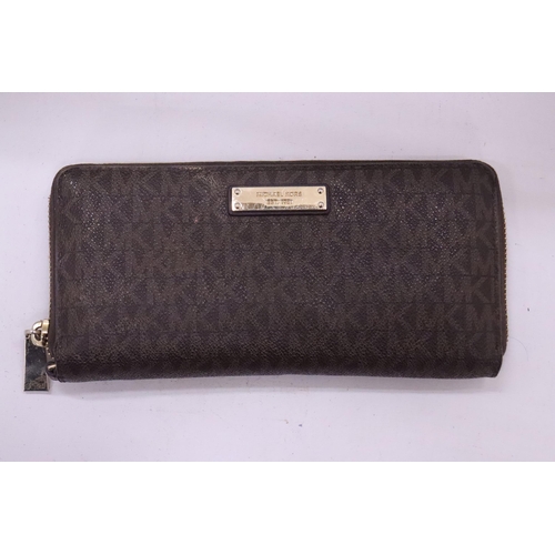 114 - A GENUINE MICHAEL KORS PURSE/WALLET