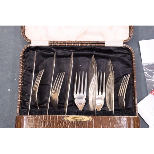 162 - A VINTAGE CASED FISH KNIVES AND FORKS SET