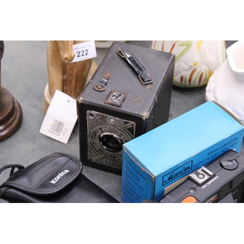 221 - A COLLECTION OF VINTAGE CAMERAS TO INCLUDE A POLAROID LAND CAMERA, AGFA ISOLA, CORONET, ETC PLUS FIL... 