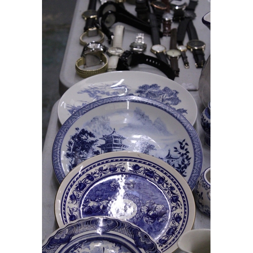 236 - A QUANTITY OF BLUE AND WHITE CERAMICS TO INCLUDE AN ANTIQUE BOOT WITH CREST TO THE BASE, PLATES, JUG... 