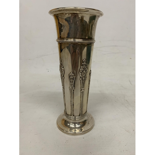 1 - A HALLMARKED LONDON SILVER TRUMPET VASE - GROSS WEIGHT 287.87 GRAMS, 19.75 CM (H), 8.5 (D)