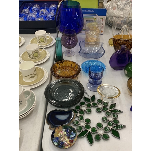 147 - A MIXED LOT OF COLOURED GLASSWARE TO INCLUDE A WEDGWOOD SHERINGHAM BLUE CANDLESTICK, BOWLS, MINIATUR... 